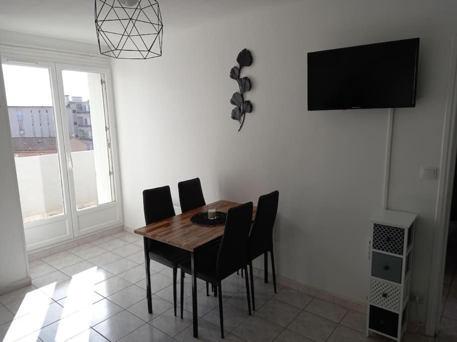 Appart 2/4 Pers Proche Centre Avec Balcon, Parking Narbonne Buitenkant foto