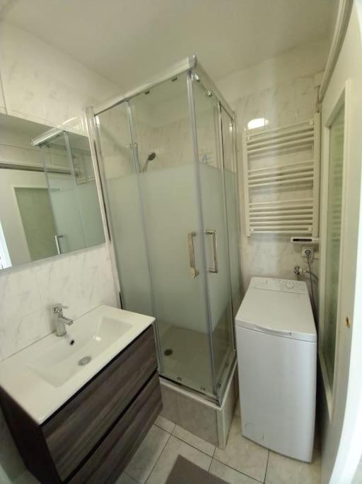 Appart 2/4 Pers Proche Centre Avec Balcon, Parking Narbonne Buitenkant foto