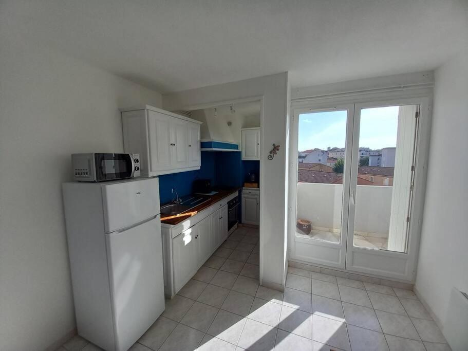 Appart 2/4 Pers Proche Centre Avec Balcon, Parking Narbonne Buitenkant foto